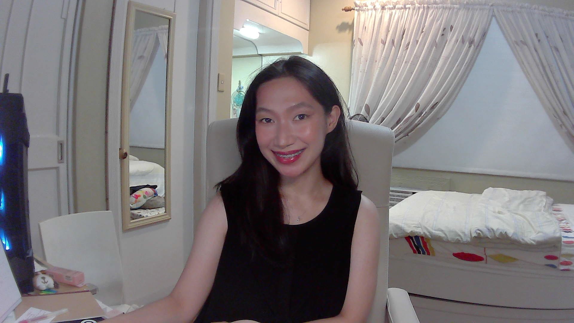 Life Beyond day 4 with Bella! ASTRONAUT = dance, Twtter: bellaTLopez